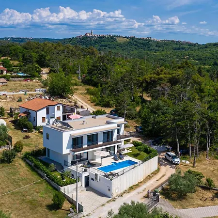In With Outdoor Swimming Pool * Gambozzi